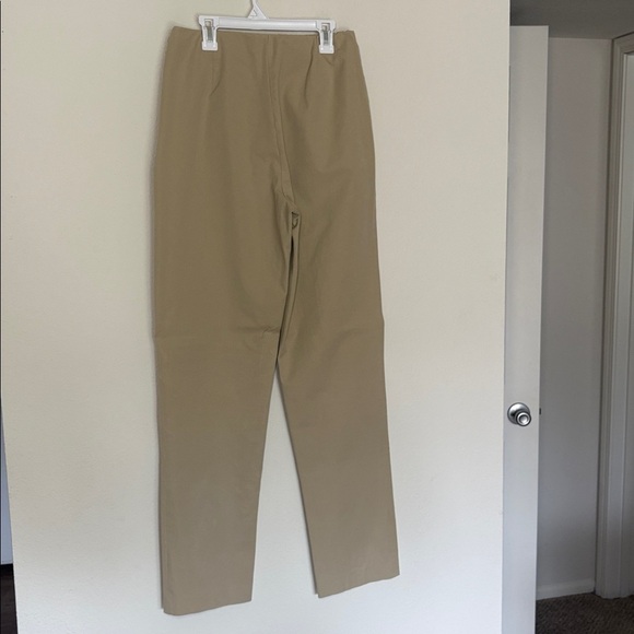 Eddie Bauer Women’s Khaki Pants Bremerton Fit size 8 - Picture 6 of 6